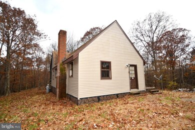 827 Cherry Ln, Berkeley Springs, WV 25411 - photo 3