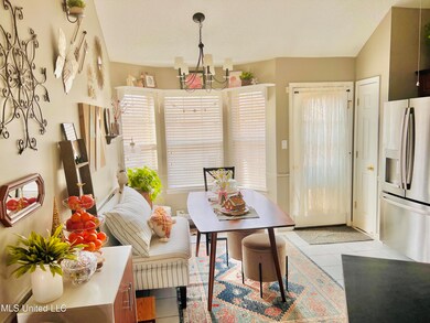 Kitchen w/ breakfast nook