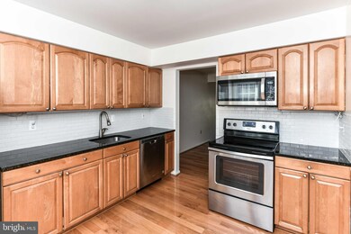 9953 Longford Ct, Vienna, VA 22181 - photo 4