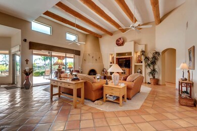 ENORMOUS GREAT ROOM