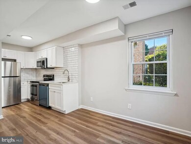 9723 Hagel Cir unit B, Lorton, VA 22079 - photo 3