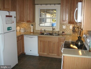 4819 Riverton Ln, Bowie, MD 20715 - photo 3