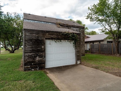 2222 W 7th St, Prague, OK 74864 - photo 7