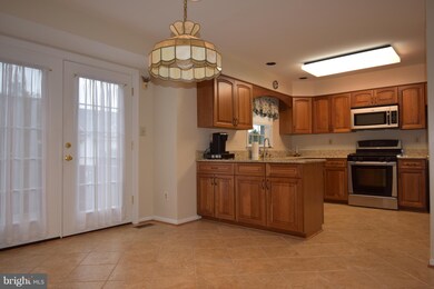 6307 Tisbury Dr, Burke, VA 22015 - photo 5