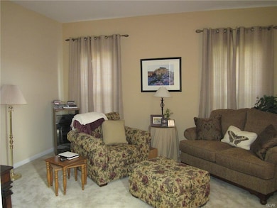 2185 Woodridge Dr, Macungie, PA 18062 - photo 3