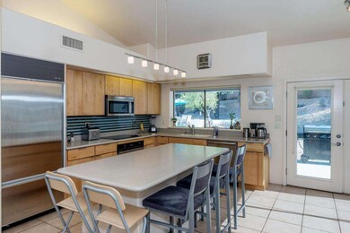 009_Beautiful Modern Kitchen