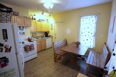 119-121 E Duncan St