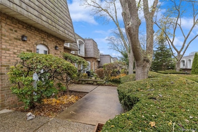 655 Middle Country Rd unit 4D1, Coram, NY 11727 - photo 4