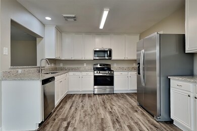 31619 Regal Park Ct, Conroe, TX 77385 - photo 4