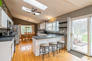 721 Hackberry Ln, Algonquin, IL 60102 - photo 6