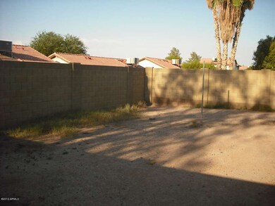 1722 E Darrel RD 009