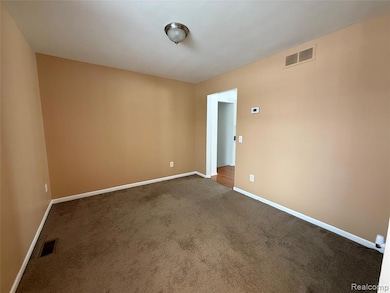 9032 Solitude Ln, Belleville, MI 48111 - photo 4