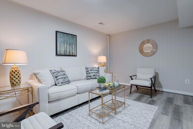 9517 Barcellona Ct, Fairfax, VA 22031 - photo 6