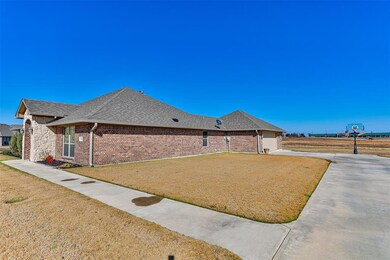 708 Stone Ridge Dr, Gainesville, TX 76240 - photo 5