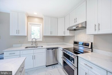 3916 Gatehouse Ln, Skippack, PA 19474 - photo 4