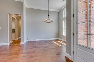 Entry - Dining