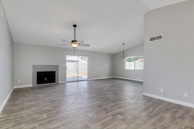 8026 W Mackenzie Dr unit 6, Phoenix, AZ 85033 - photo 5