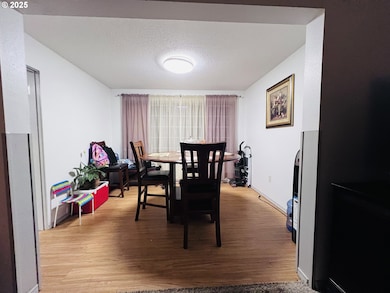 624 N Settlemier Ave, Woodburn, OR 97071 - photo 6