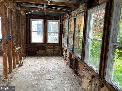 323 Woodbury Lake Dr, Woodbury, NJ 08096 - photo 4