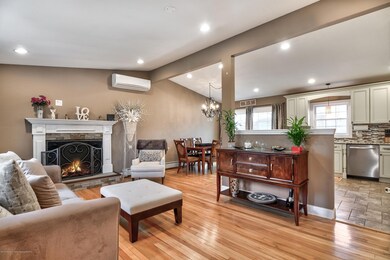 004_Living Room
