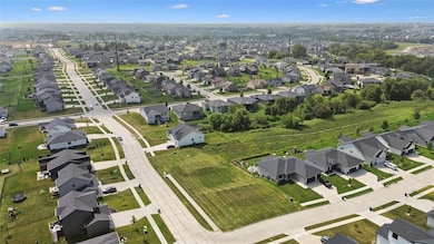 5610 147th St, Urbandale, IA 50323 - photo 3