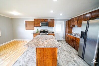 232 Butte Ln, Carpentersville, IL 60110 - photo 5