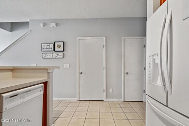 2296 Sunset Bluff Dr, Jacksonville, FL 32216 - photo 4