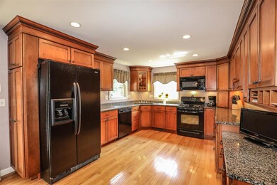 9 Stanley Ln, Nashua, NH 03062 - photo 2