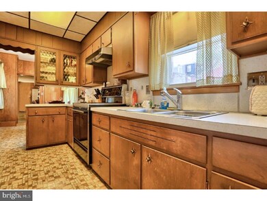 1310 Mulberry St, Reading, PA 19604 - photo 4