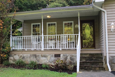 48 Amos Newsome Ln, Virgie, KY 41572 - photo 4