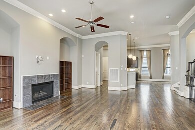 Second Floor * OPEN * Arches Over the Alcoves.