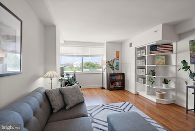 Potomac Place Tower unit S712, Washington, DC 20024 - photo 2