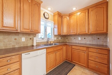 127 Webber St, Springfield, MA 01108 - photo 4