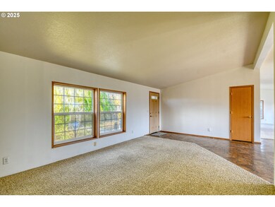 940 SE 9th St, Pendleton, OR 97801 - photo 5
