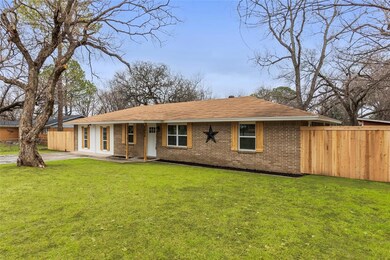 1008 Red Bud Dr, Azle, TX 76020 - photo 4