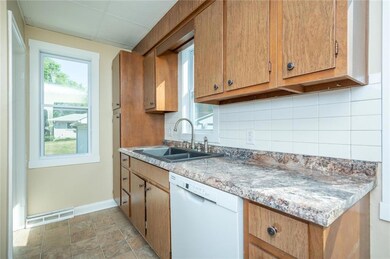 5819 Sheridan Ave, Des Moines, IA 50322 - photo 7