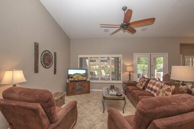 004_Living Area (6)
