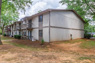 2260 Sunderland Rd unit 87W, Winston Salem, NC 27103 - photo 2