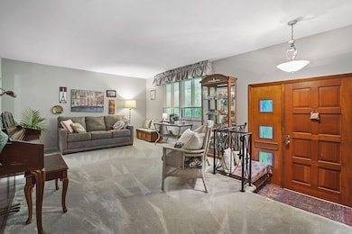 1325 Sunbury Rd, Columbus, OH 43219 - photo 7