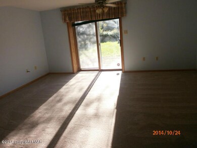 1177 Wallace St, Stroudsburg, PA 18360 - photo 4