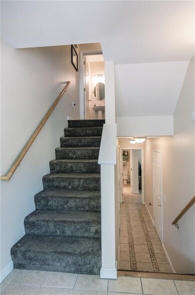 9 Hackett Hill Rd unit 48, Manchester, NH 03102 - photo 5