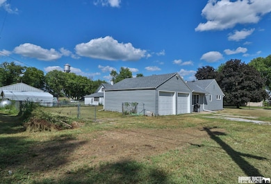 204 Cedar St, Talmage, NE 68448 - photo 4