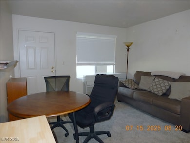 Features plus carpet, dining area and entry foyer.