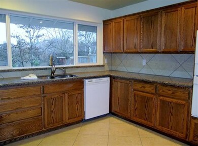 2489 Greenridge Dr, Medford, OR 97504 - photo 7