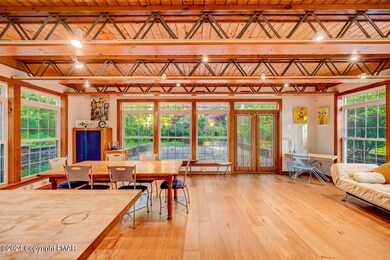 Kitchen/ Living