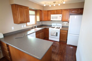 1321 Edgewood Dr, Waterloo, IA 50701 - photo 2