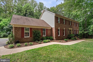 8228 Honeysuckle Rd, Manassas, VA 20112 - photo 5