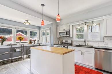 50 W 22nd St Holland 1