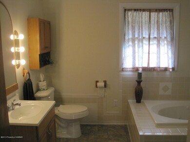 99 Warden Ave, Shavertown, PA 18708 - photo 4