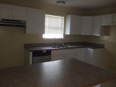 Kitchen 2.jpg